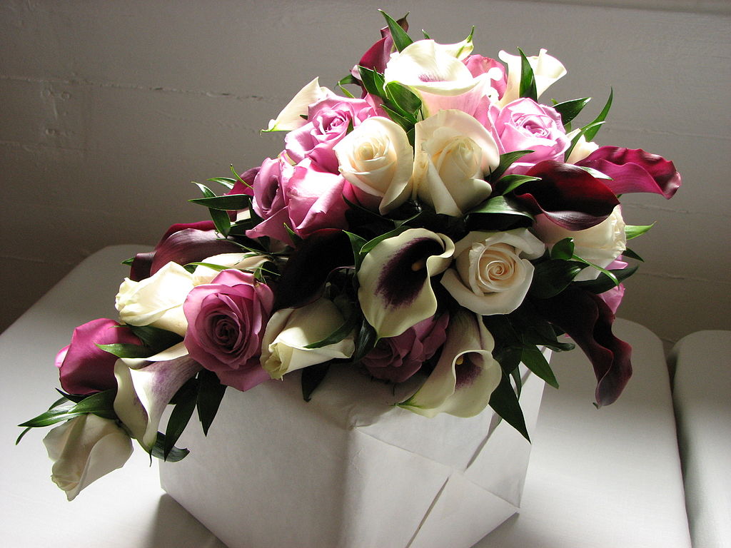 Cascading_bridal_bouquet