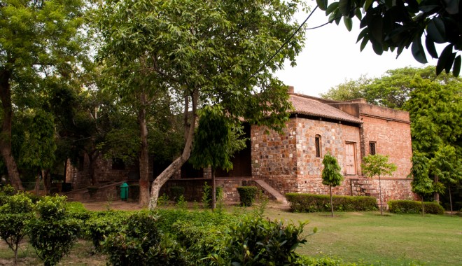Colonial Building